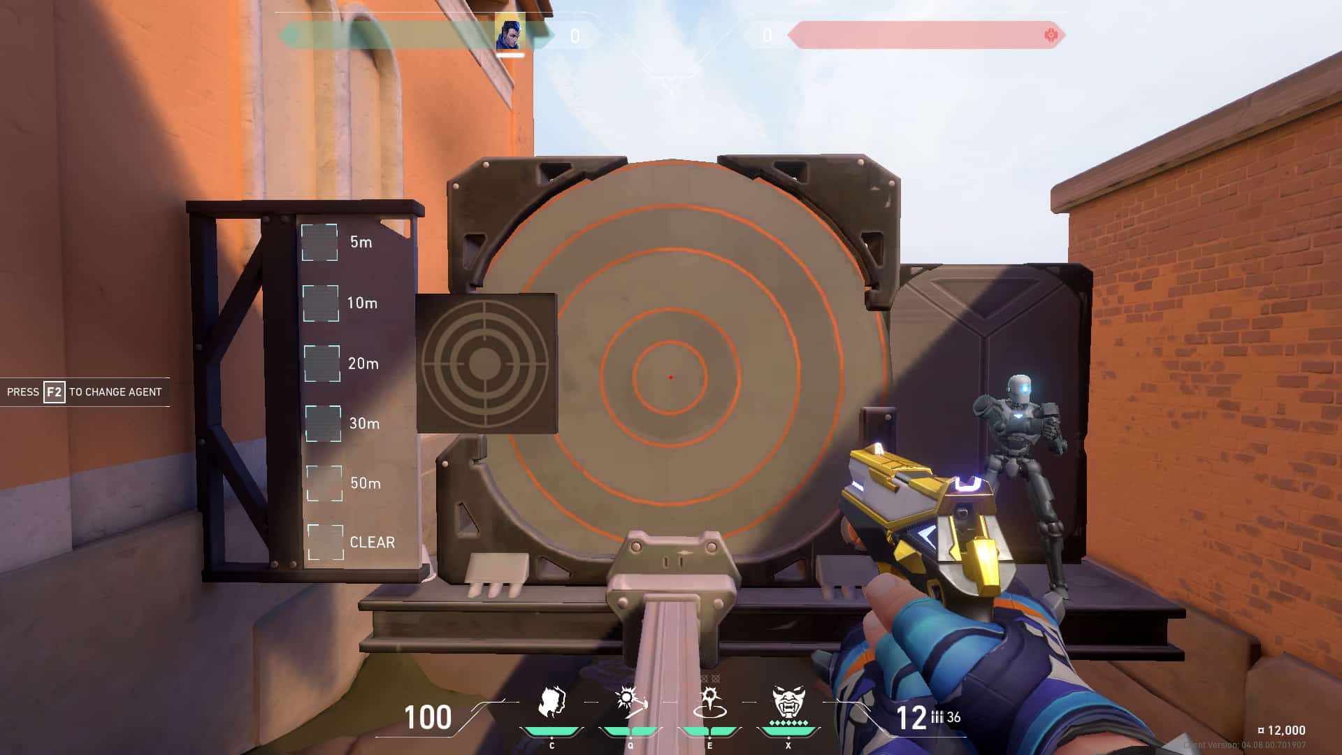 Showcase of the dot crosshair at the practice range